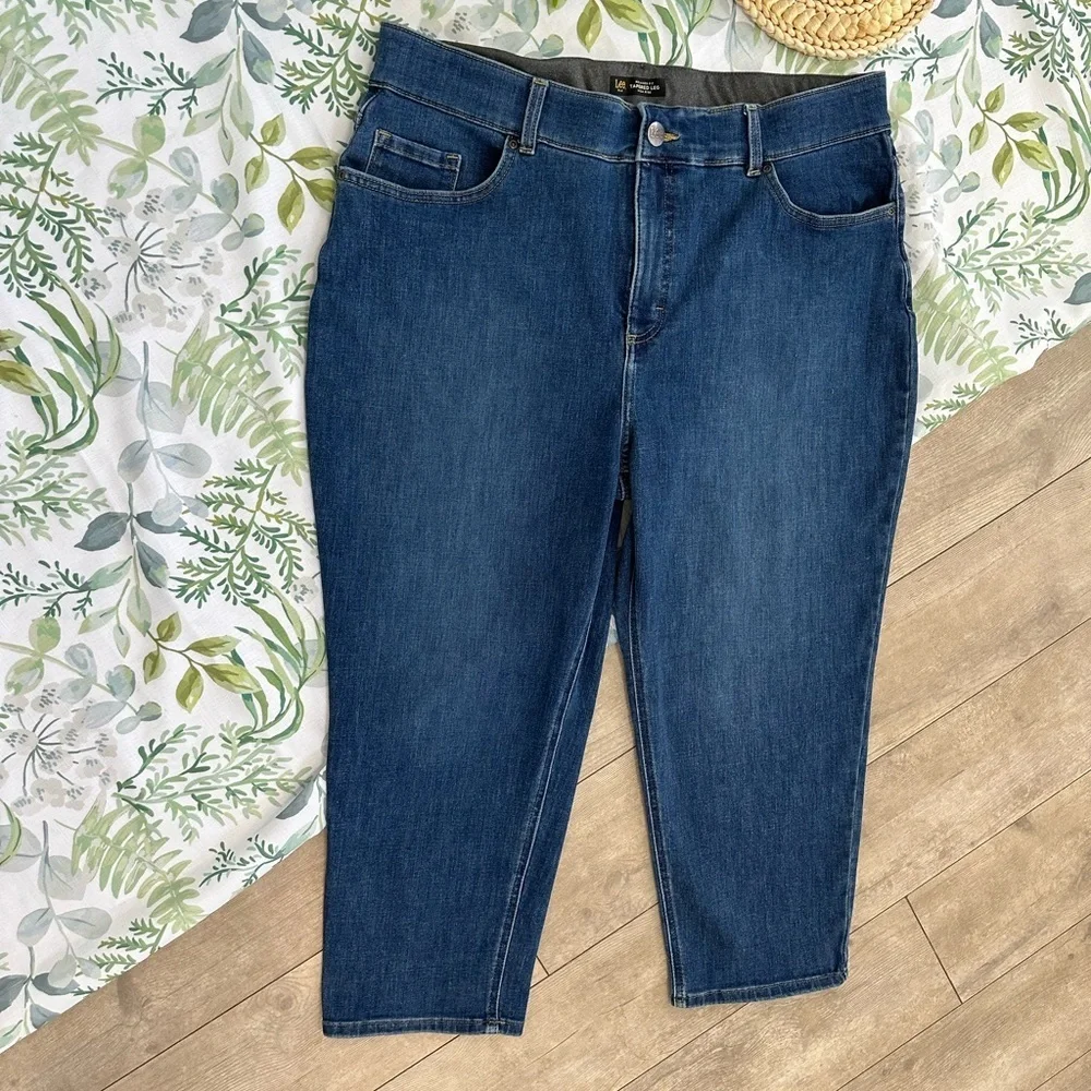 Lee Plus Women’s Relaxed Fit Tapered Leg High Rise Denim Blue Jeans 20W Medium